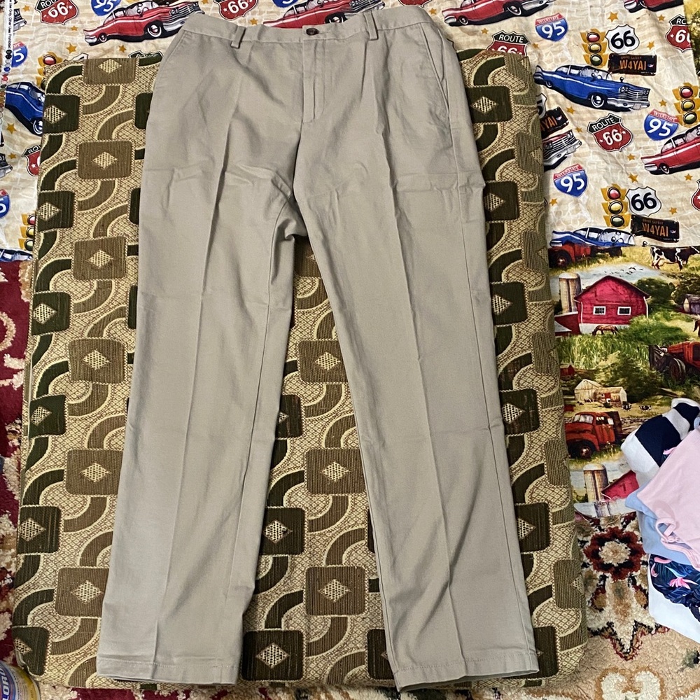 Amazon Essentials Slim Fit Khaki Pants – New Without Tag (32W x 32L)